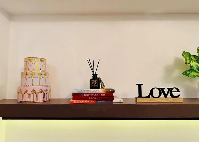 Cq House - Luxe Near Venice Mall, Bgc And Naia Apartment Manila