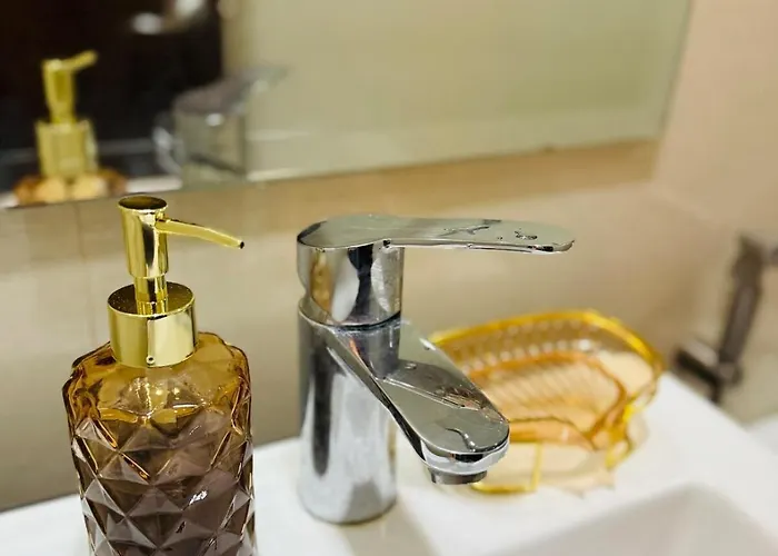 Cq House - Luxe Near Venice Mall, Bgc And Naia Manila
