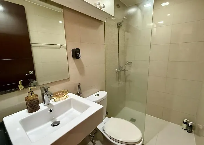 Apartment Cq House - Luxe Near Venice Mall, Bgc And Naia