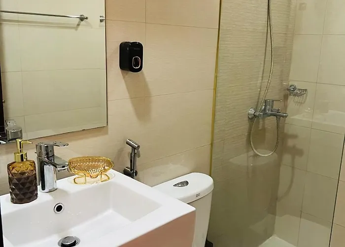 Apartment Cq House - Luxe Near Venice Mall, Bgc And Naia